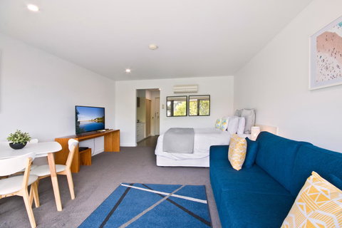Lorne Bay View Motel - Events Australia 20