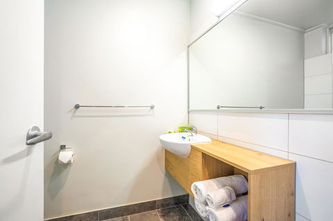 Nightcap At Keysborough Hotel - Events Australia 3