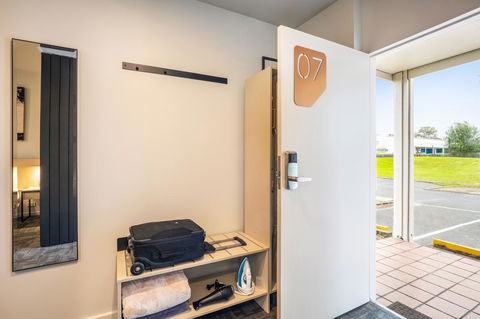 Nightcap At Keysborough Hotel - Events Australia 16