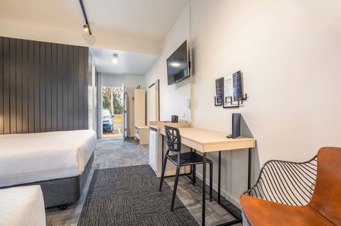 Nightcap At Keysborough Hotel - Events Australia 18