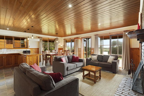 Apollo Bay Cottages - Events Australia 2