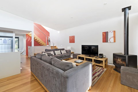 Apollo Bay Cottages - Events Australia 12