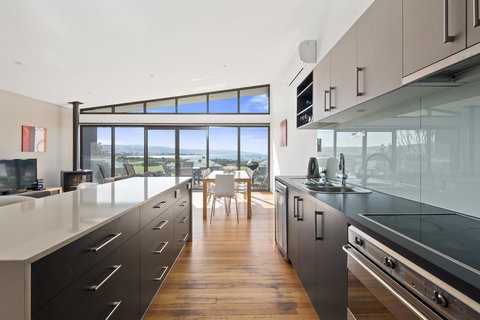 Apollo Bay Cottages - Events Australia 10