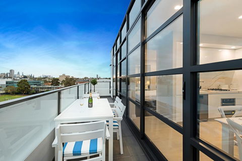 The Hamptons Apartments - St Kilda - Events Australia 7