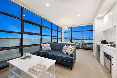 The Hamptons Apartments - St Kilda - Events Australia 26