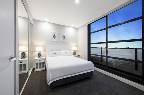 The Hamptons Apartments - St Kilda - Events Australia 4