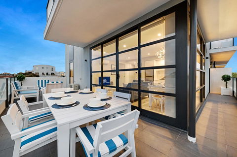 The Hamptons Apartments - St Kilda - Events Australia 31