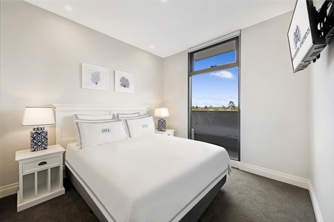 The Hamptons Apartments - St Kilda - Events Australia 38