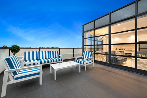The Hamptons Apartments - St Kilda - Events Australia 3