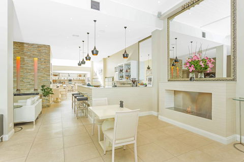 Deep Blue Hotel & Hot Springs - Events Australia 22