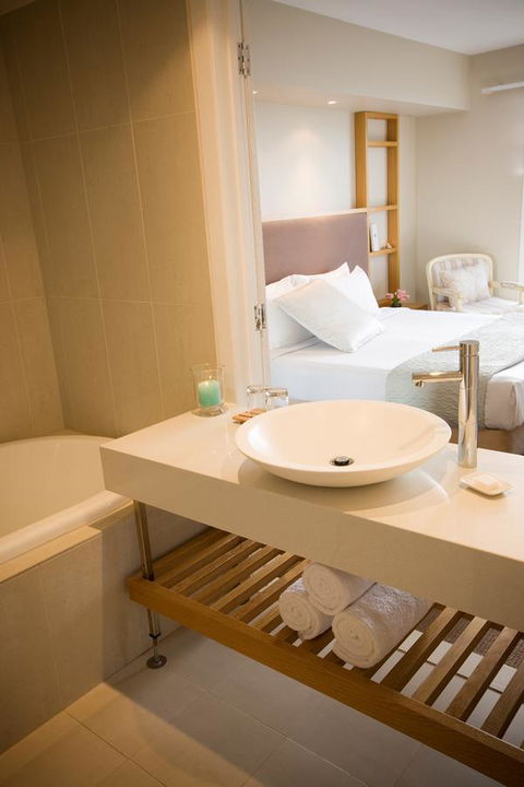 Deep Blue Hotel & Hot Springs - Events Australia 38