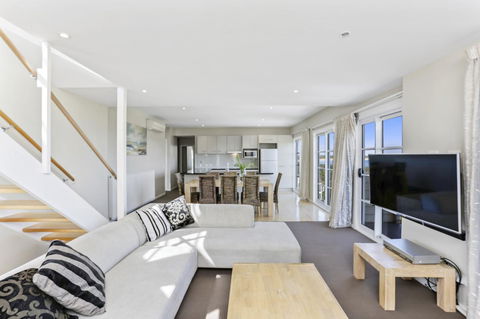 Deep Blue Hotel & Hot Springs - Events Australia 31