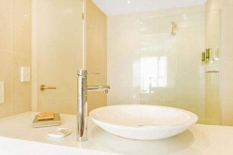 Deep Blue Hotel & Hot Springs - Events Australia 21