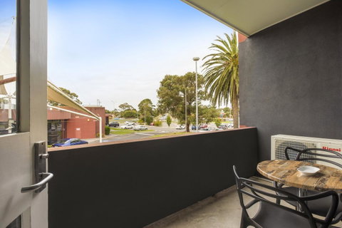 Nightcap At Seaford Hotel - Events Australia 28