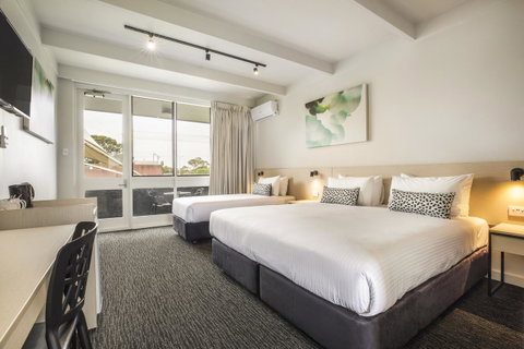 Nightcap At Seaford Hotel - Events Australia 1