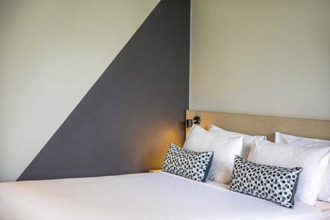 Nightcap At Seaford Hotel - Events Australia 19