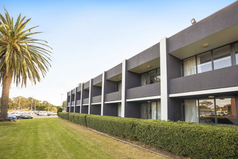 Nightcap At Seaford Hotel - Events Australia 32