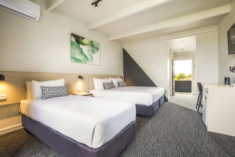 Nightcap At Seaford Hotel - Events Australia 27