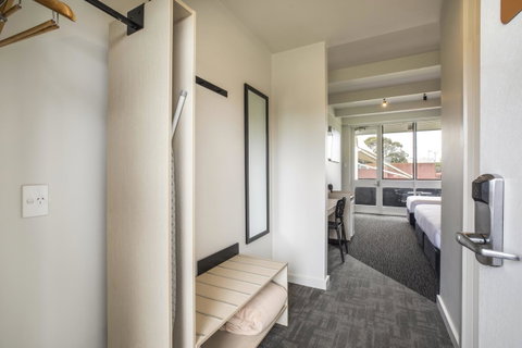 Nightcap At Seaford Hotel - Events Australia 31