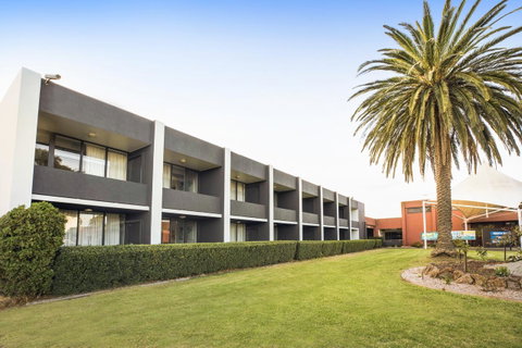 Nightcap At Seaford Hotel - Events Australia 6