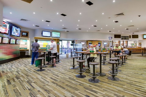Nightcap At Seaford Hotel - Events Australia 40