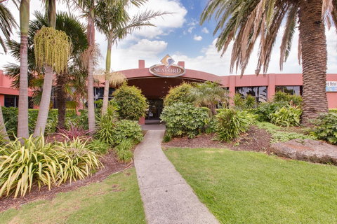 Nightcap At Seaford Hotel - Events Australia 15