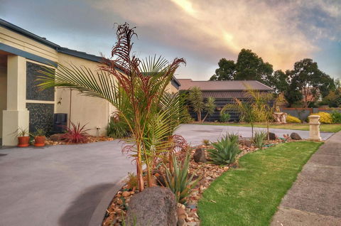 Waterfront Retreat - Events Australia 7