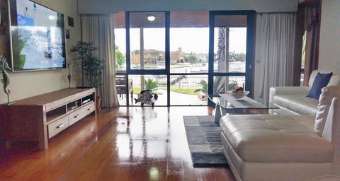 Waterfront Retreat - Events Australia 4