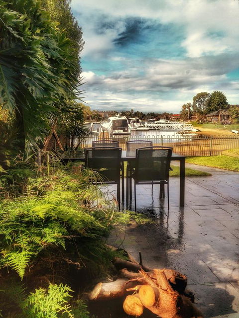 Waterfront Retreat - Events Australia 8