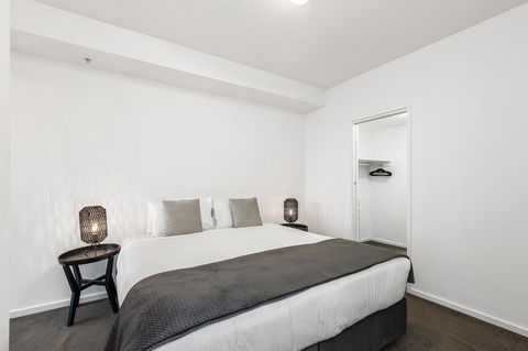 Melbourne Holiday Apartments Flinders Wharf - Tourism Bookings 13