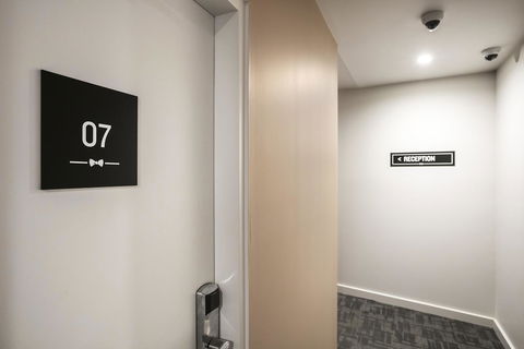 Nightcap At The Cheeky Squire - Events Australia 25