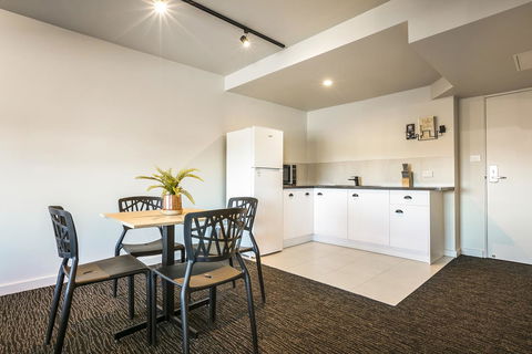 Nightcap At The Cheeky Squire - Events Australia 17