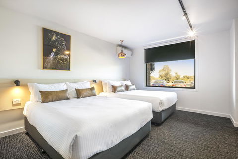 Nightcap At The Cheeky Squire - Events Australia 19