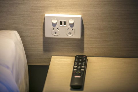 Nightcap At The Cheeky Squire - Events Australia 11