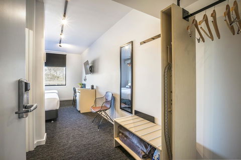 Nightcap At The Cheeky Squire - Events Australia 3