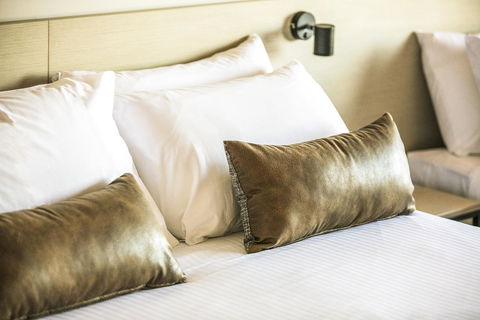 Nightcap At The Cheeky Squire - Events Australia 12