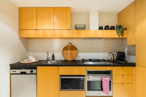 Auguste, Melbourne CBD Private Accommodation With Parking - Events Australia 10