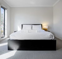 Point Cook Home with a Lovely View in Salt Water - Events Australia