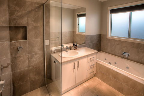 Luxury Abalina Cottages - Events Australia 10