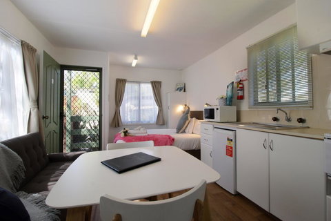 Kanasta Caravan Park - Events Australia 23