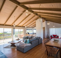 Sunsets on Martyrs Beach House - Ocean Views - Events Australia