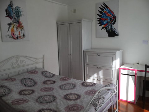 Doncaster Westfield Home Stay - Events Australia 43