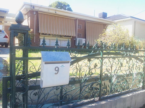 Doncaster Westfield Home Stay - Events Australia 1