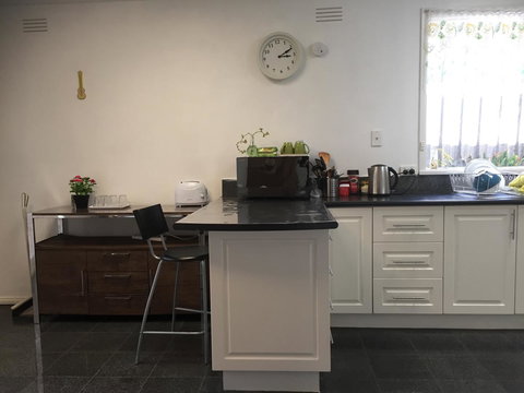 Doncaster Westfield Home Stay - Events Australia 39