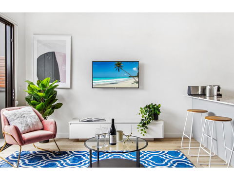 Boutique Apartment In Quiet, Sought-after Suburb - Tourism Bookings 0