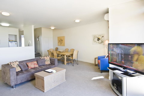 Lornebeach Apartments - Events Australia 35