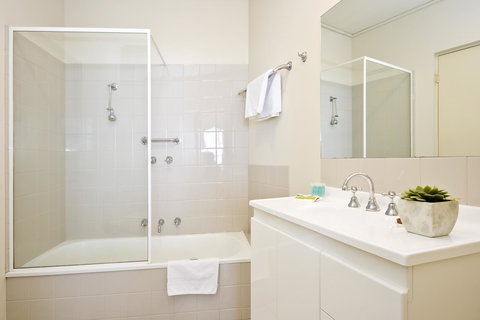 Lornebeach Apartments - Events Australia 30