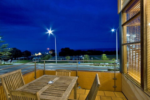 Lornebeach Apartments - Events Australia 17