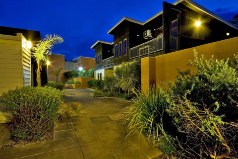 Lornebeach Apartments - Events Australia 6