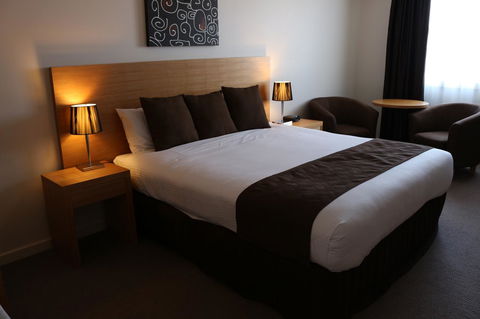 Bairnsdale International - Accommodation Europe 11